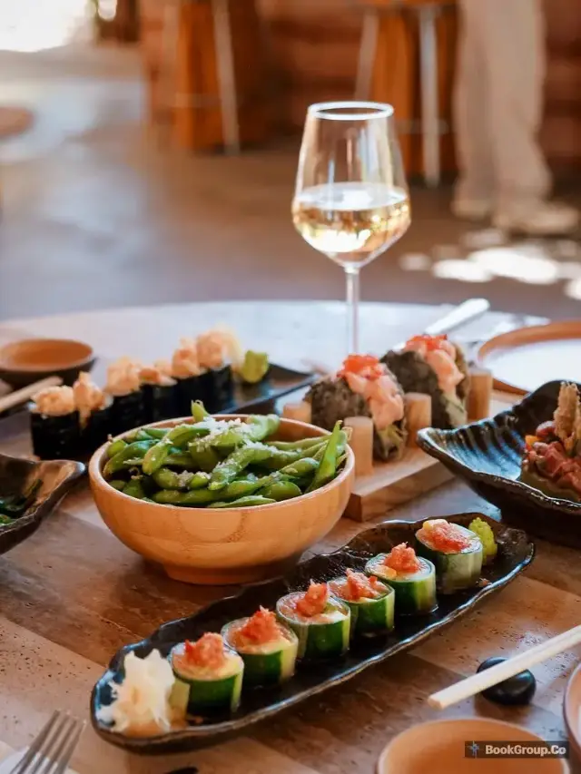 IOKI suşi tabakları ve edamame